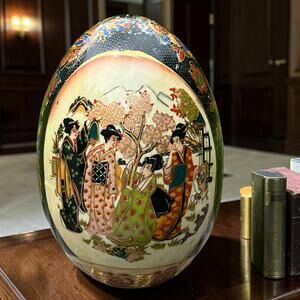Vintage Japanese Satsuma Porcelain Decorative Egg Geisha Moriage Gold 6.5”